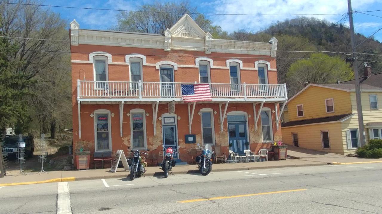 The Burlington Hotel & Bar - Alma Wi Dış mekan fotoğraf