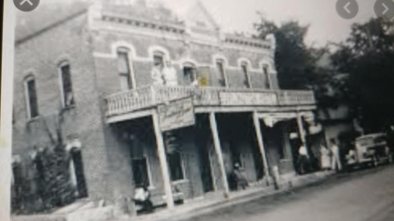 The Burlington Hotel & Bar - Alma Wi Dış mekan fotoğraf