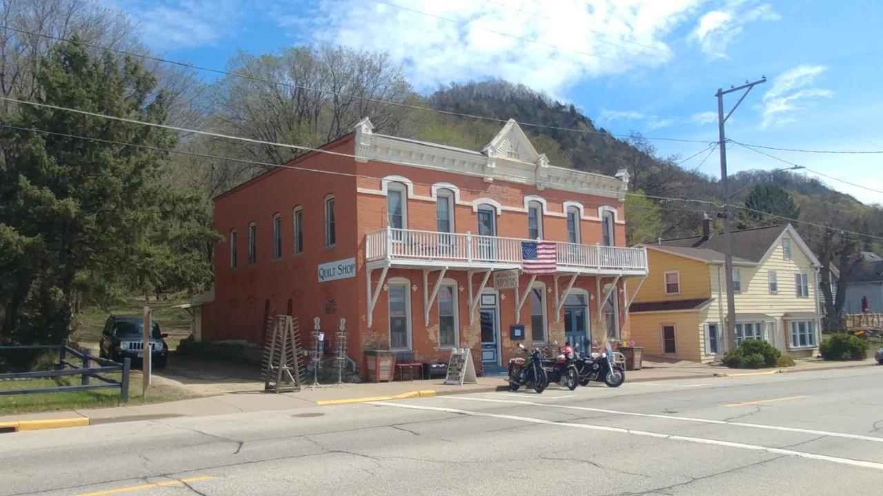 The Burlington Hotel & Bar - Alma Wi Dış mekan fotoğraf